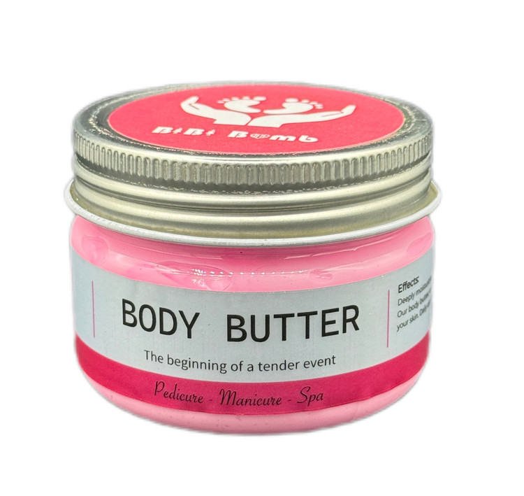 کره ی بدن بی بی بمب _ رنگ صورتی_ رایحه ی آدامسی توت فرنگی _ آبرسان و مرطوب کننده ی بدن